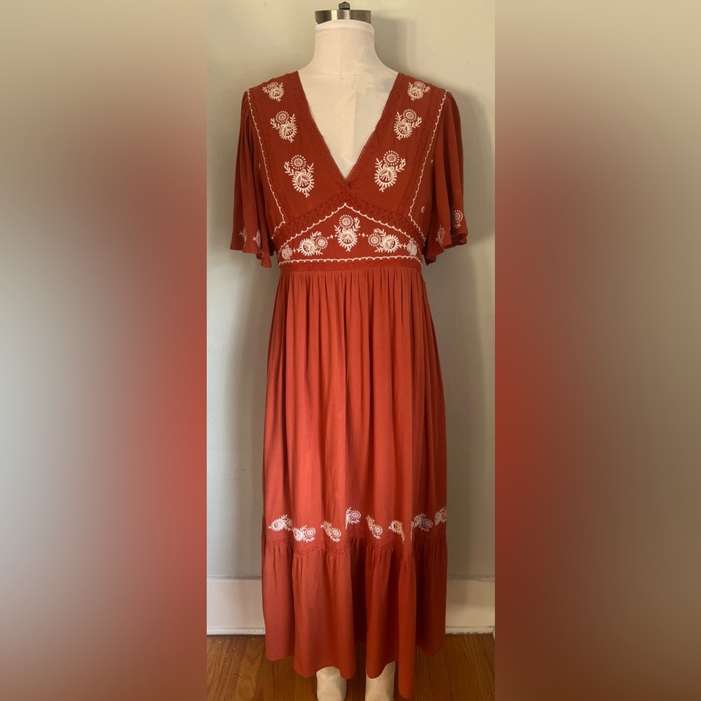Boho Chic Rust Maxi Dress with Embroidery